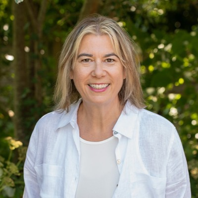 Dr Esther Barrett